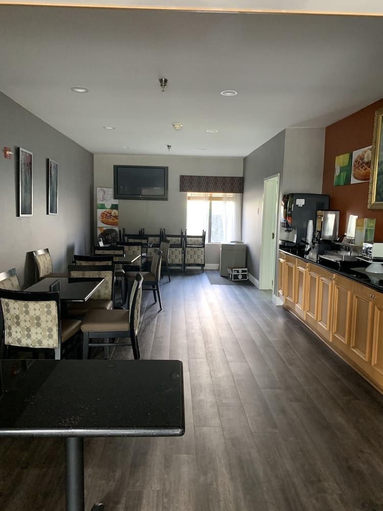 Quality Inn & Suites Quantico Stafford Kültér fotó