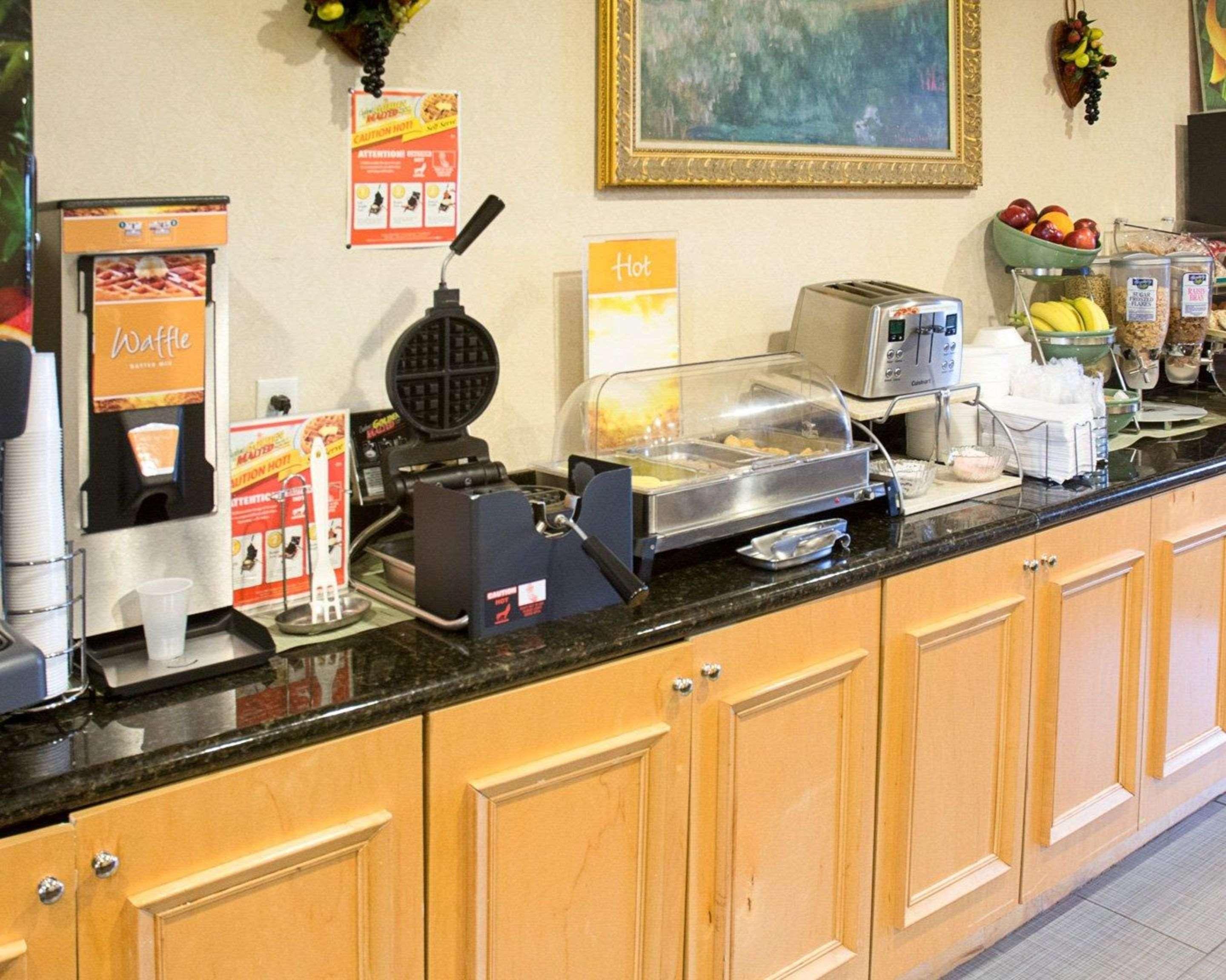 Quality Inn & Suites Quantico Stafford Kültér fotó