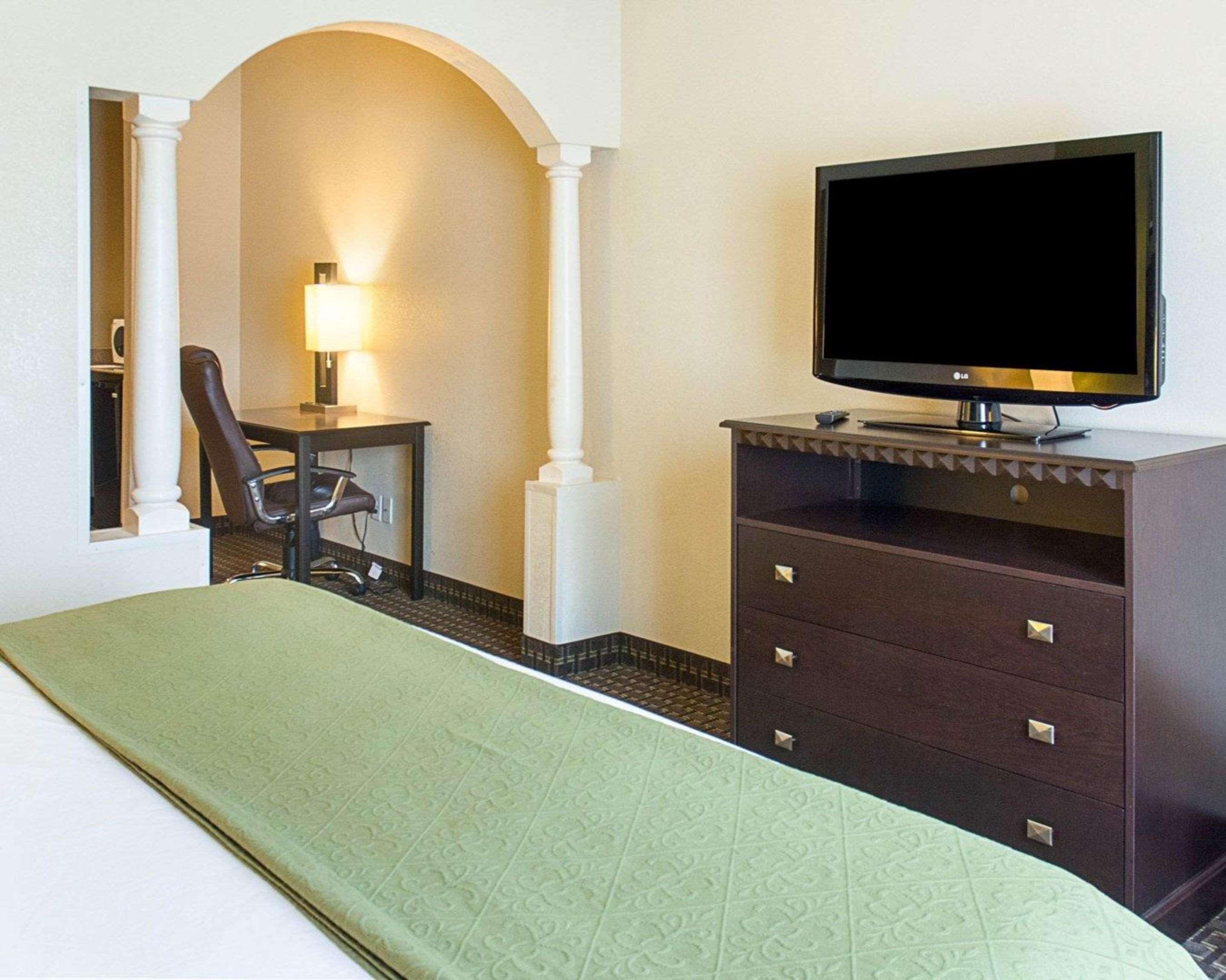 Quality Inn & Suites Quantico Stafford Kültér fotó