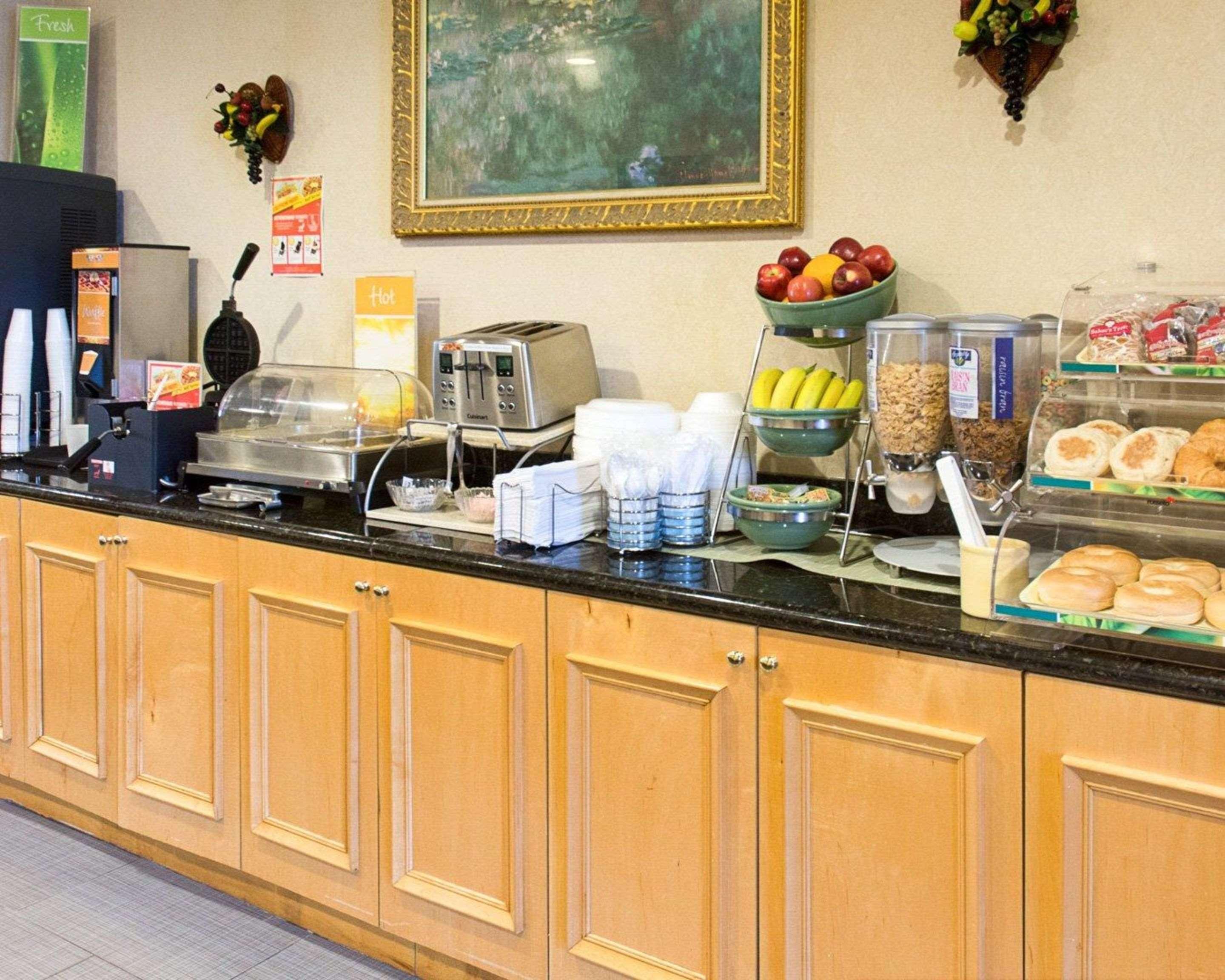 Quality Inn & Suites Quantico Stafford Kültér fotó