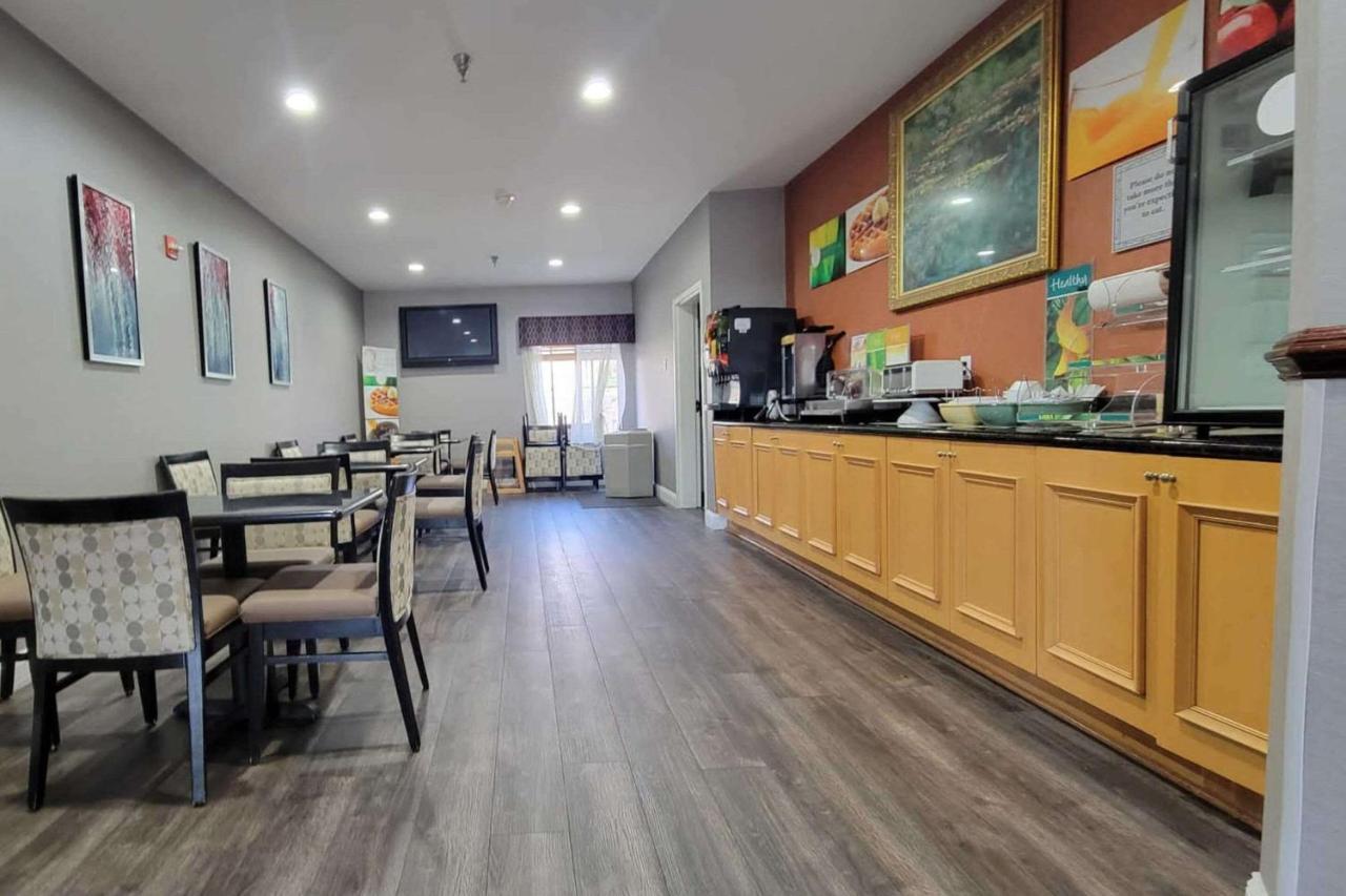 Quality Inn & Suites Quantico Stafford Kültér fotó
