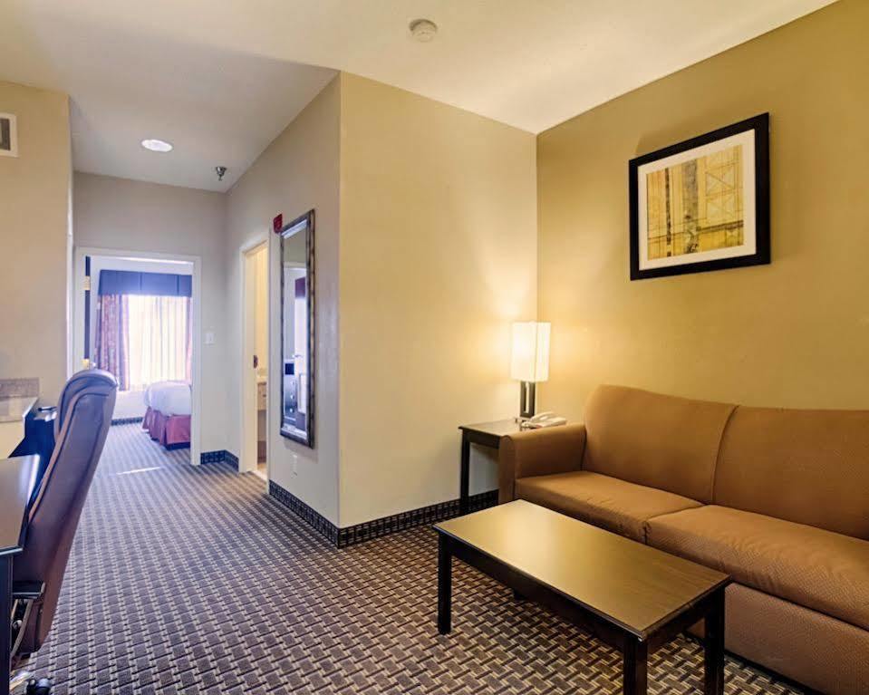 Quality Inn & Suites Quantico Stafford Kültér fotó