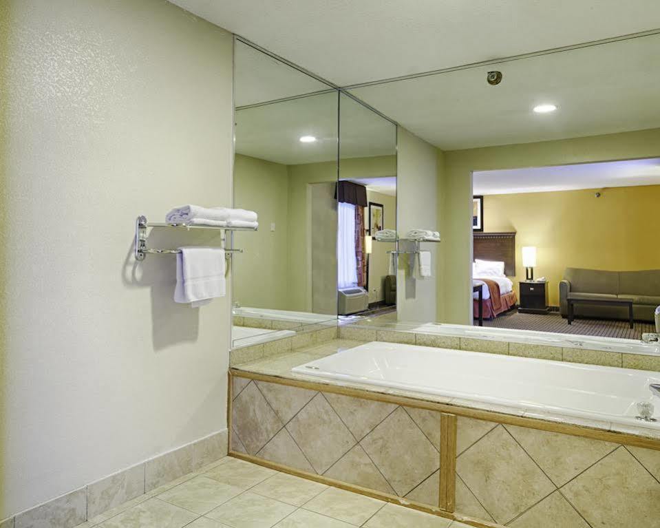 Quality Inn & Suites Quantico Stafford Kültér fotó